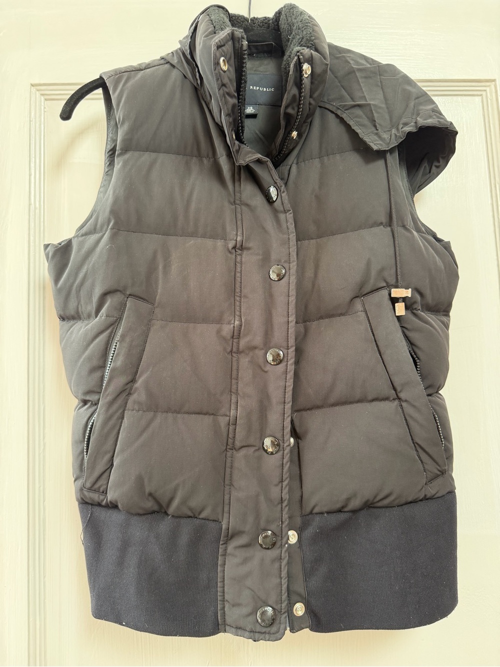 Banana Republic Black Quilted Puffer Vest